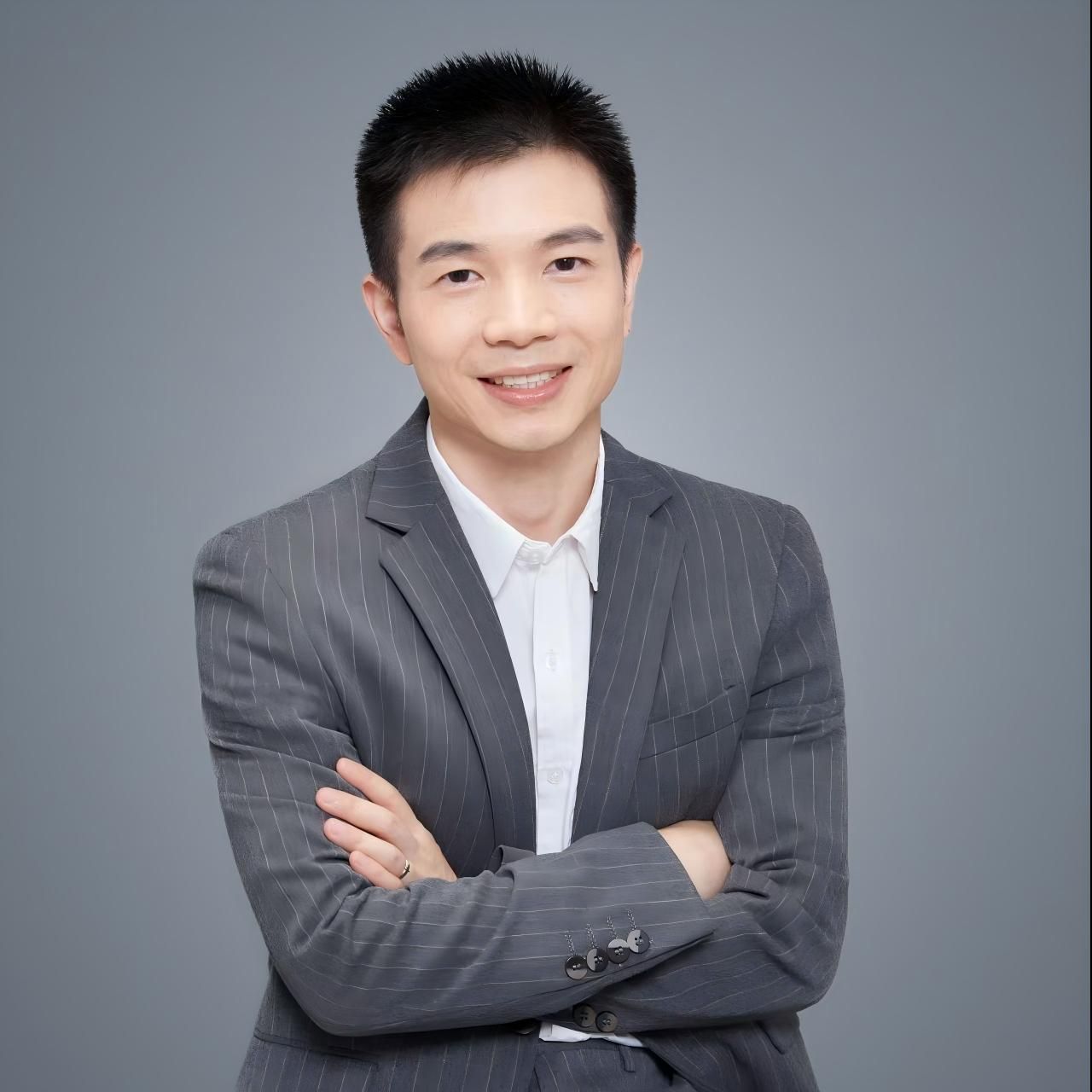 徐舒（中心执行主任）